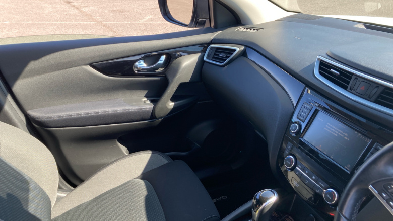 Nissan Qashqai 1.3 DiG-T 160 [157] N-Connecta 5dr DCT Glass Roof Petrol Hatchback